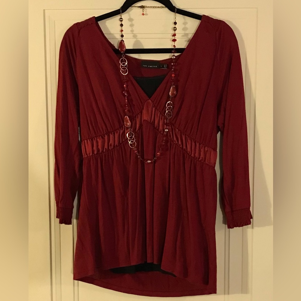 The Limited shirt in color red size L